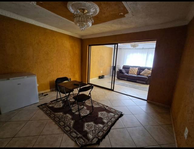 2 BEDROOM FREEHOLD FOR SALE IN EVATON WEST
